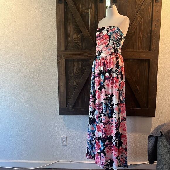New Strapless Floral Bohemian Maxi Dress with Pockets - Picture 5 of 13